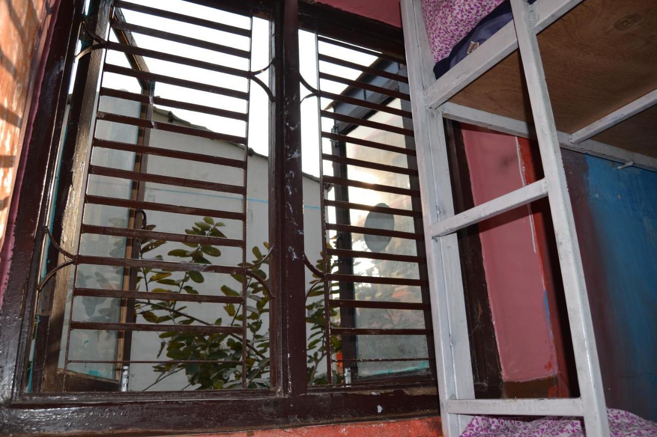 Fireflies Hostel Катманду Экстерьер фото